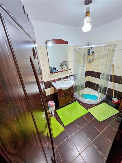 Casă individuală cu 5 camere cu Canalizare în Vărsătura