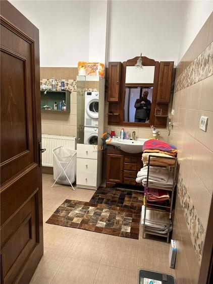 Apartament cu 3 camere decomandat în P-ța Unirii