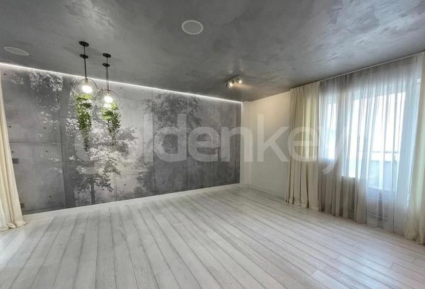 Penthouse cu 5 camere decomandat, mobilat în Herăstrău