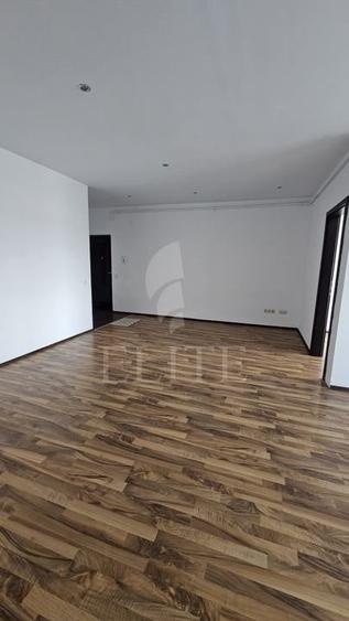 Apartament cu 4 camere semidecomandat în Zorilor