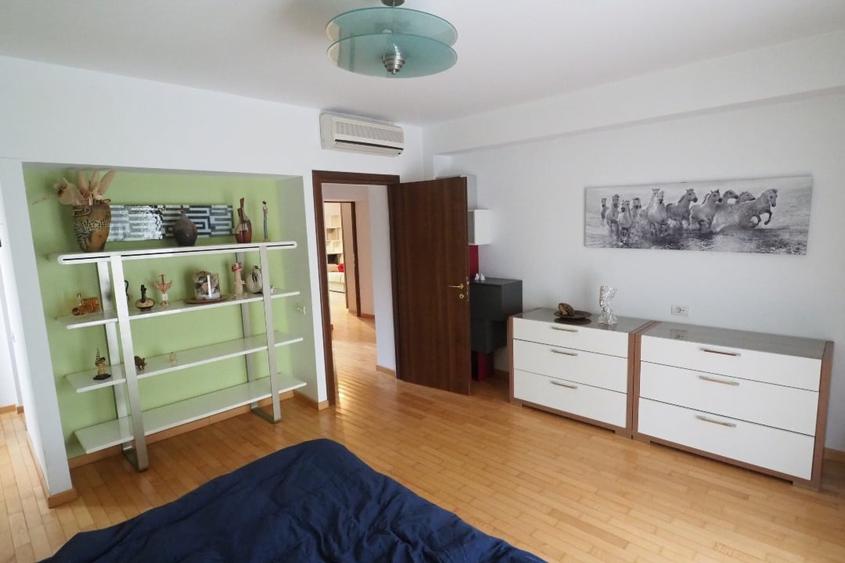 Duplex cu 6 camere cu Canalizare în Central