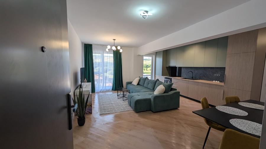 Apartament cu 3 camere semidecomandat în Florești