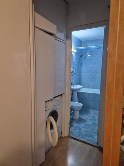 Apartament cu 2 camere semidecomandat în Craiovița Nouă