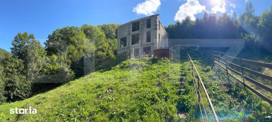 Casă cu 6 camere decomandat cu Teren 1000 Mp în Central
