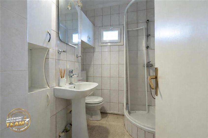 Apartament cu 4 camere decomandat în Sud