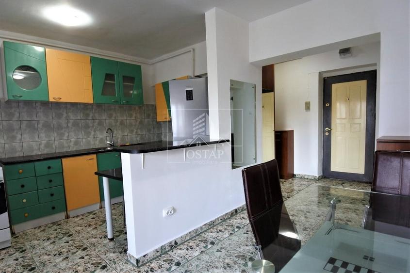 Apartament cu 3 camere decomandat, mobilat în Central
