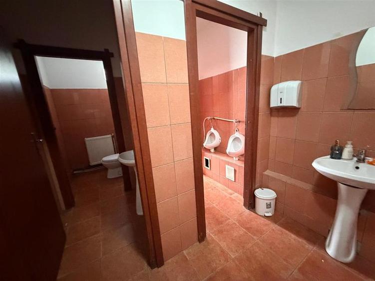 Casă cu 5 camere cu Teren 25 Mp în Păcurari