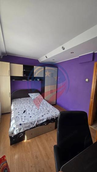 Apartament cu 2 camere semidecomandat în Craiovița Nouă