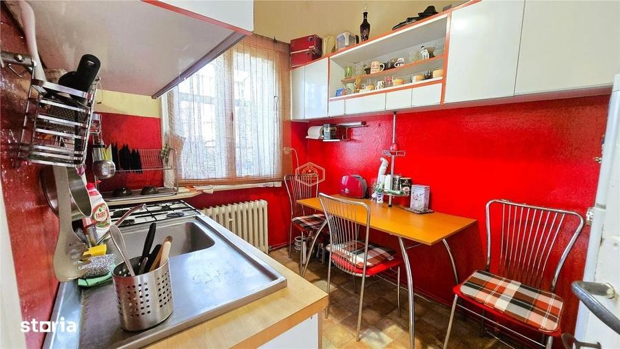 Apartament cu 3 camere decomandat în Central