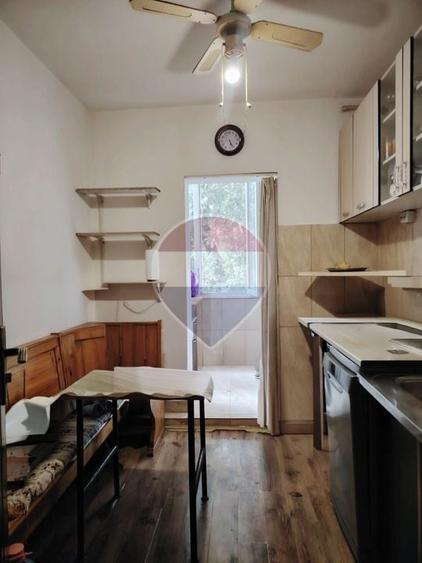 Apartament cu 3 camere decomandat, mobilat în Hotvon