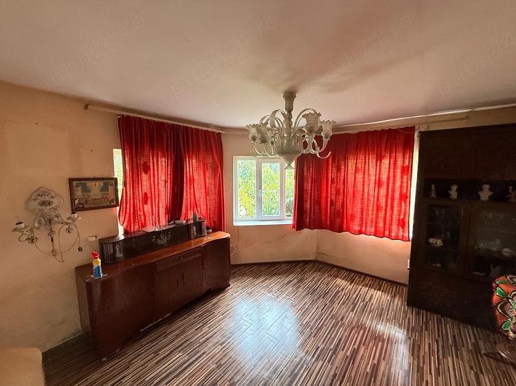 Casă cu 3 camere cu Teren 1833 Mp în Pârșcoveni