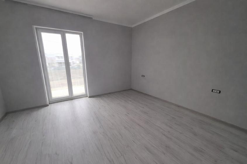 Casă individuală cu 4 camere cu Teren 350 Mp în Vladimirescu