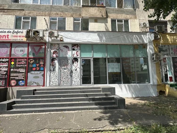 Spațiu comercial, de 65 mp, în Micro 18