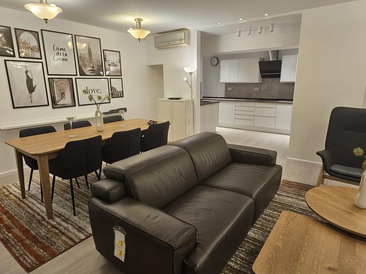 Apartament cu 4 camere, mobilat în Decebal