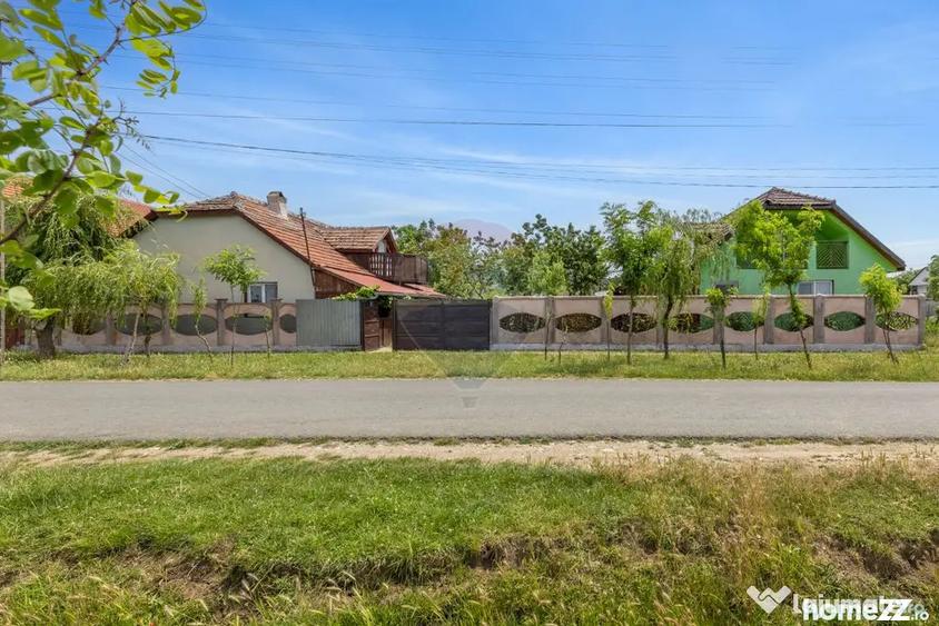 Casă cu 4 camere cu Teren 2422 Mp în Șiria