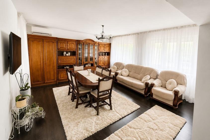 Apartament cu 4 camere decomandat în Central