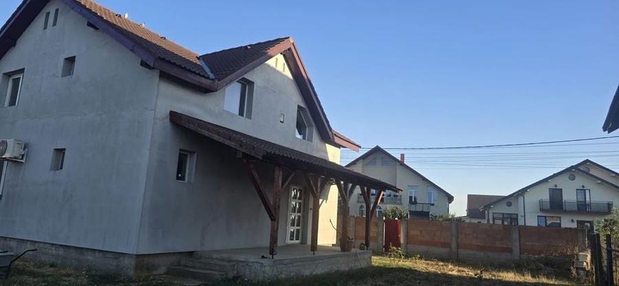 Casă cu 4 camere în Livada