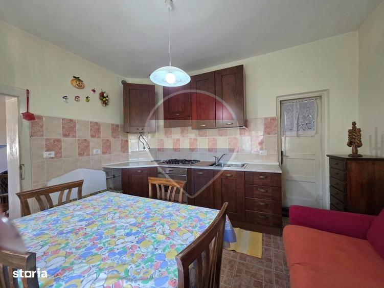 Casă cu 4 camere cu Teren 936 Mp în Central