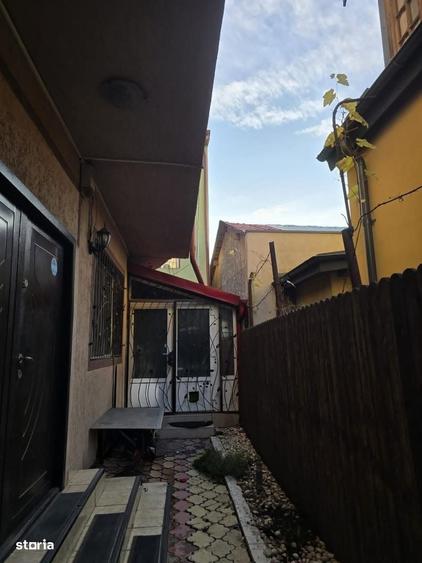 Casă cu 4 camere în Apărătorii Patriei