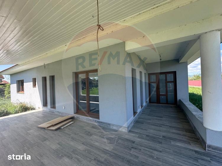 Casă cu 4 camere cu Teren 718 Mp în Central