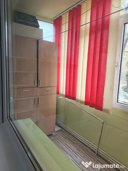 Apartament cu 3 camere semidecomandat în Nord