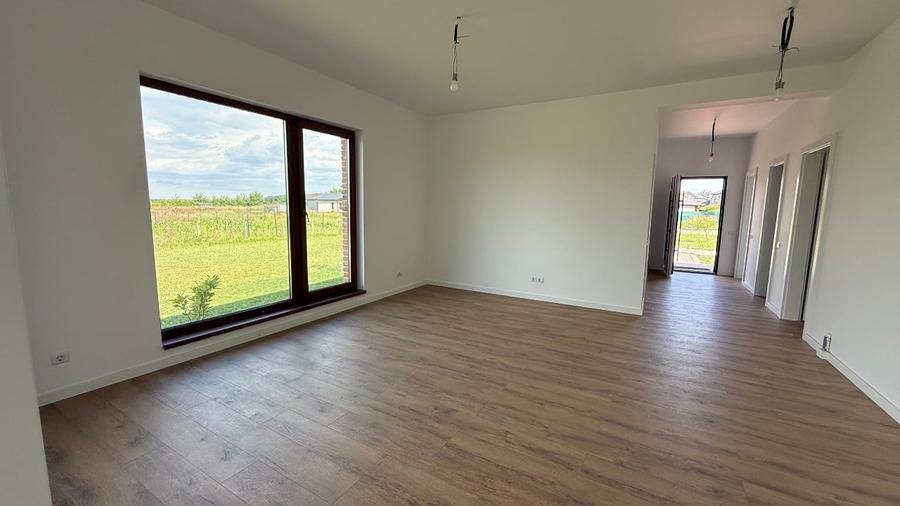 Casă individuală cu 4 camere cu Teren 550 Mp în Balotești