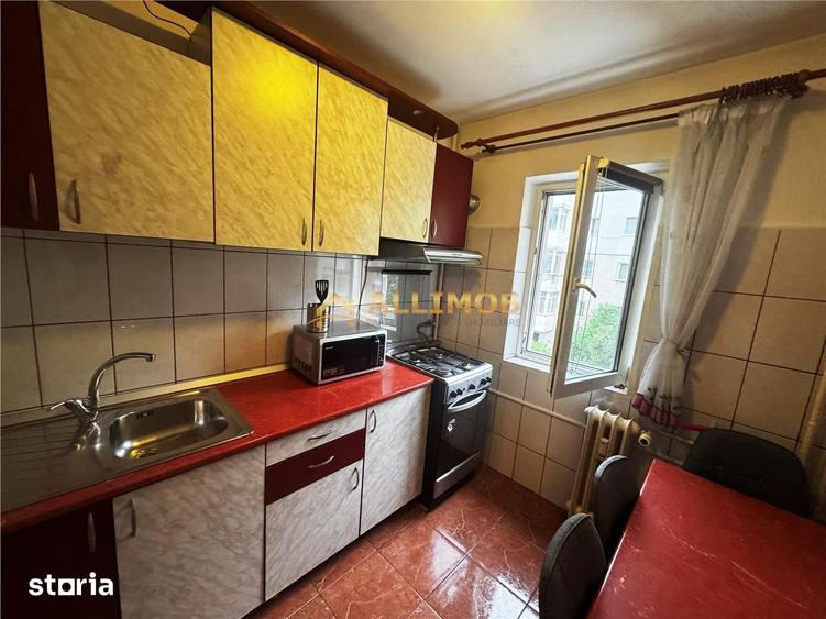Apartament cu 2 camere decomandat în Republicii