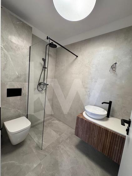 Apartament cu 3 camere semidecomandat, mobilat în Șelimbăr