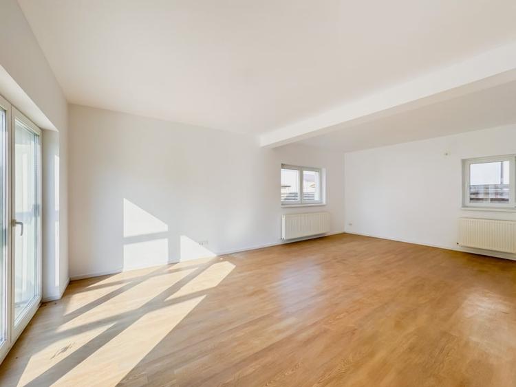 Casă individuală cu 4 camere cu Teren 250 Mp în Periferie