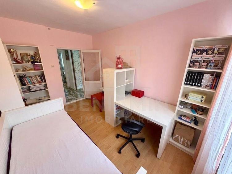 Apartament cu 3 camere decomandat în Calea București