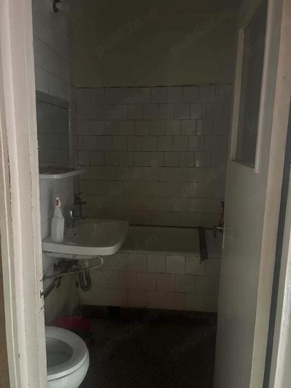 Apartament cu 3 camere semidecomandat în Grigorescu