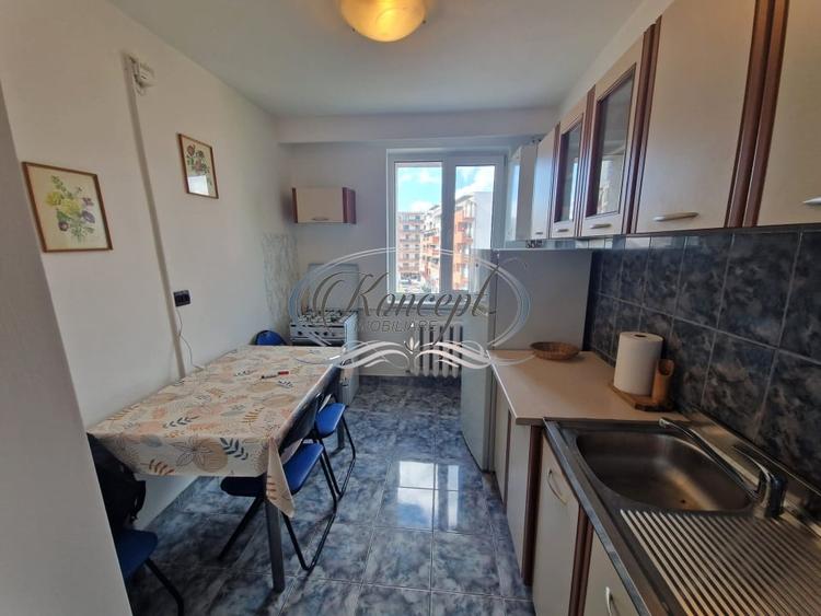 Apartament cu 2 camere semidecomandat, mobilat în Semicentral