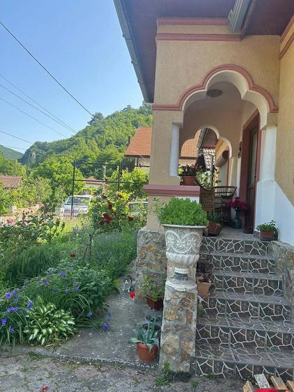 Casă cu 4 camere cu Teren 950 Mp în Central
