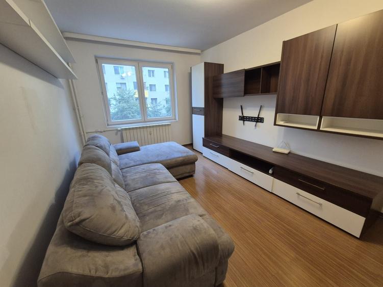 Apartament cu 3 camere decomandat în Rahova