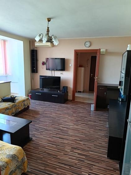 Apartament cu 3 camere semidecomandat în Drumul Taberei