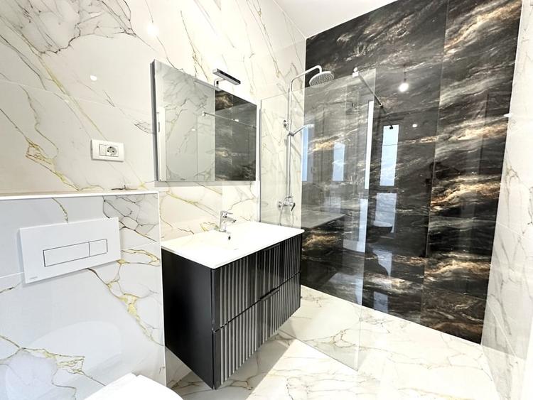 Duplex cu 5 camere cu Canalizare în Dumbrăvița