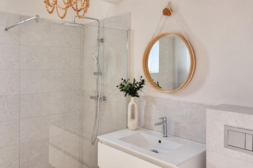 Apartament cu 2 camere semidecomandat, mobilat în Florești