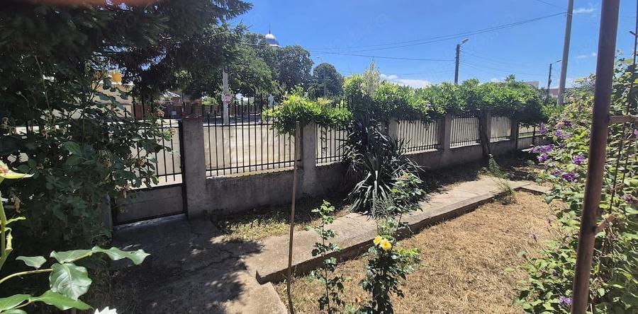 Casă cu Teren 2085 Mp în Central