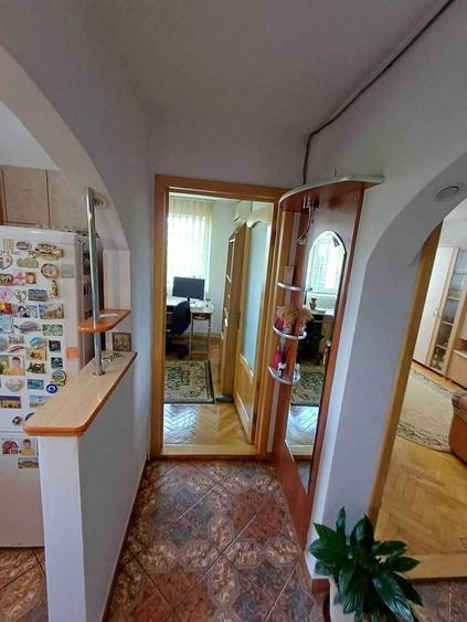 Apartament cu 2 camere decomandat în Aleea Trandafirilor