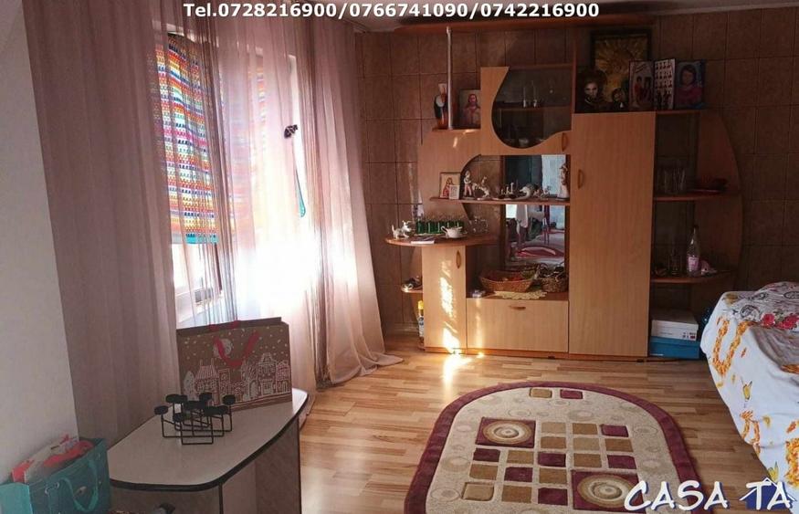 Casă individuală cu 5 camere cu Teren 3424 Mp în Central