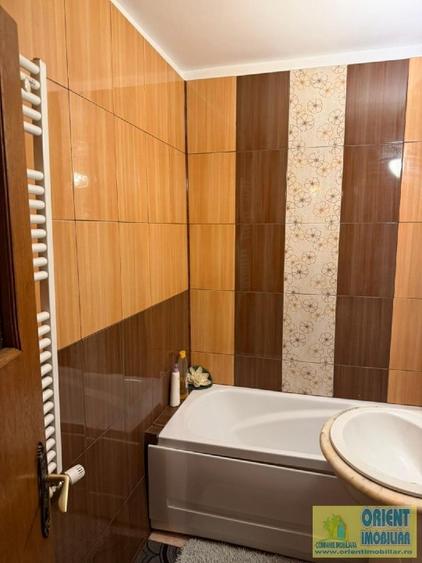 Apartament cu 3 camere decomandat în Km 4-5
