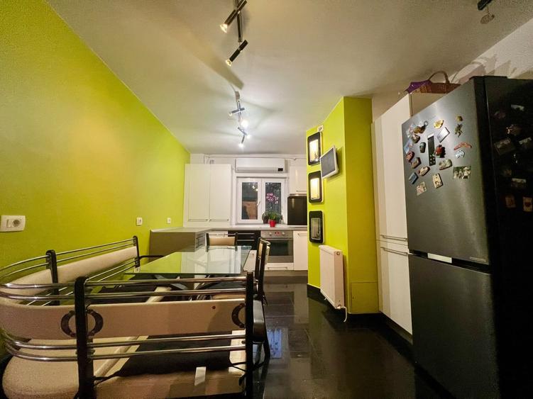 Apartament cu 3 camere decomandat, mobilat în Lunei