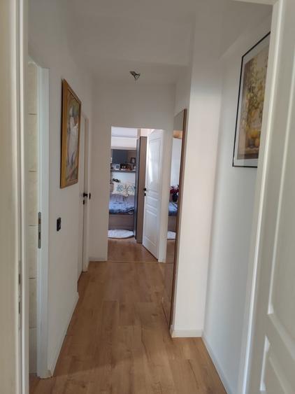 Apartament cu 3 camere semidecomandat în 1 Decembrie 1918