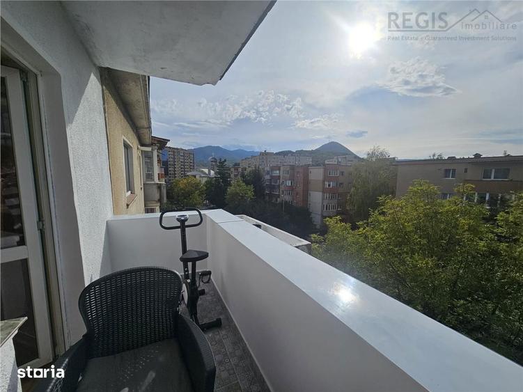 Apartament cu 2 camere, mobilat în Est