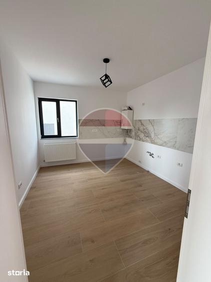 Casă cu 5 camere cu Teren 300 Mp în Central