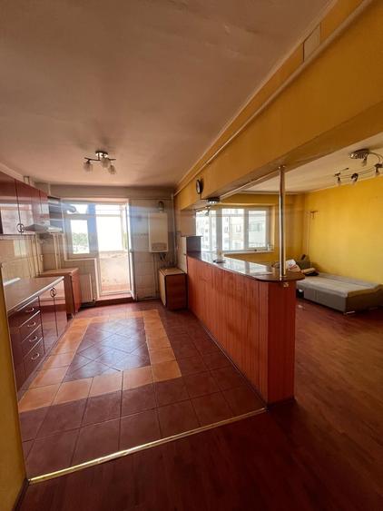 Apartament cu 4 camere decomandat în Dunărea