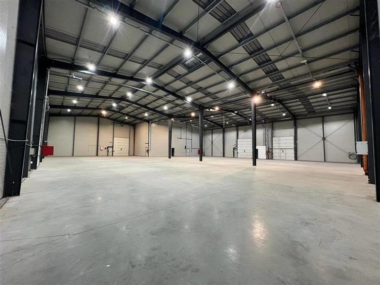 Spațiu industrial, de 1,500 mp, în Central