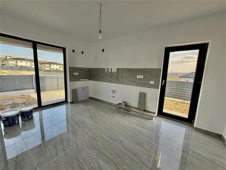 Duplex cu 4 camere cu Canalizare în Miroslava