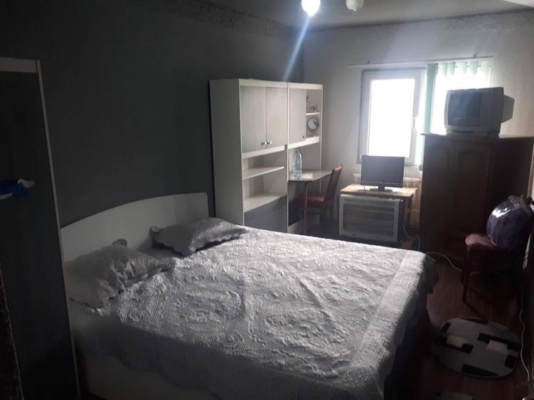 Apartament cu 4 camere decomandat în Exterior Vest