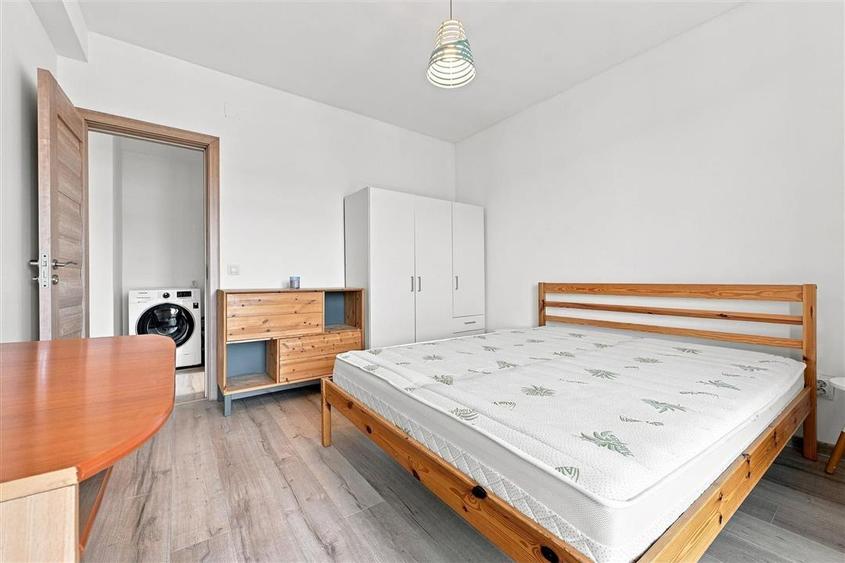 Apartament cu 3 camere decomandat în Rediu
